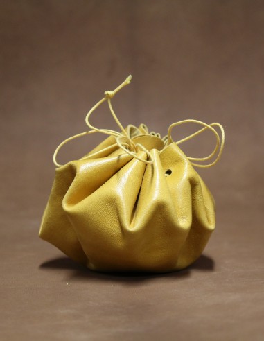 Bourse en cuir jaune